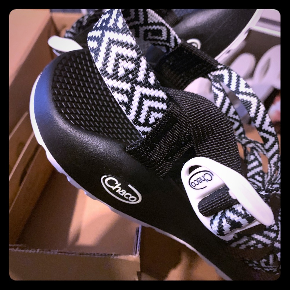 NWT Chaco Sandal Sz 9. No toe loop.
